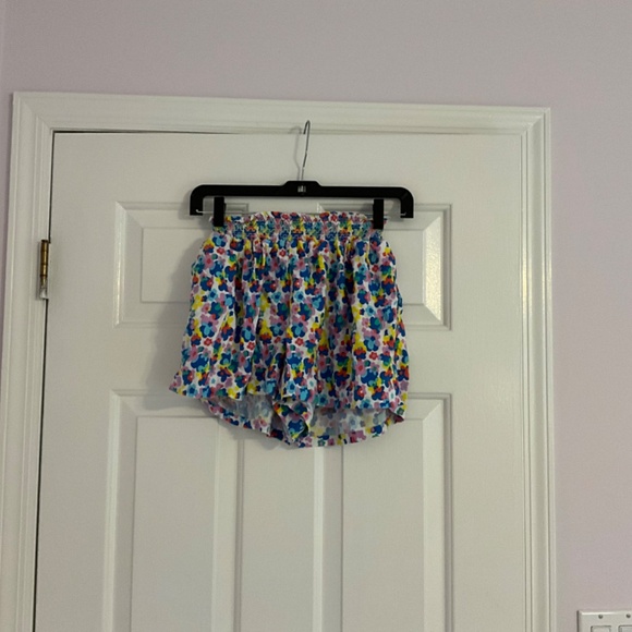 Mini Boden Girl’s Colorful Floral Tie Shoulder Smocked Top & shorts 🌸🌼🌺 - Picture 8 of 10